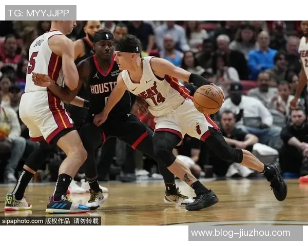 铁观音表现平平克莱全场手感冰凉仅得5分1篮板1助攻